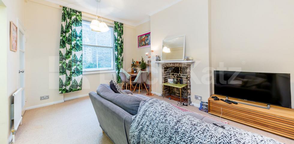 Contemporary cosy one bed in the heart of primrose hill mins to tube & shops Gloucester Avenue, Primrose Hill / Regents Park